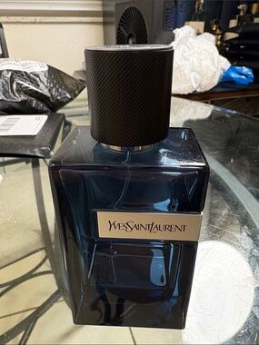 Yves Saint Laurent - empty